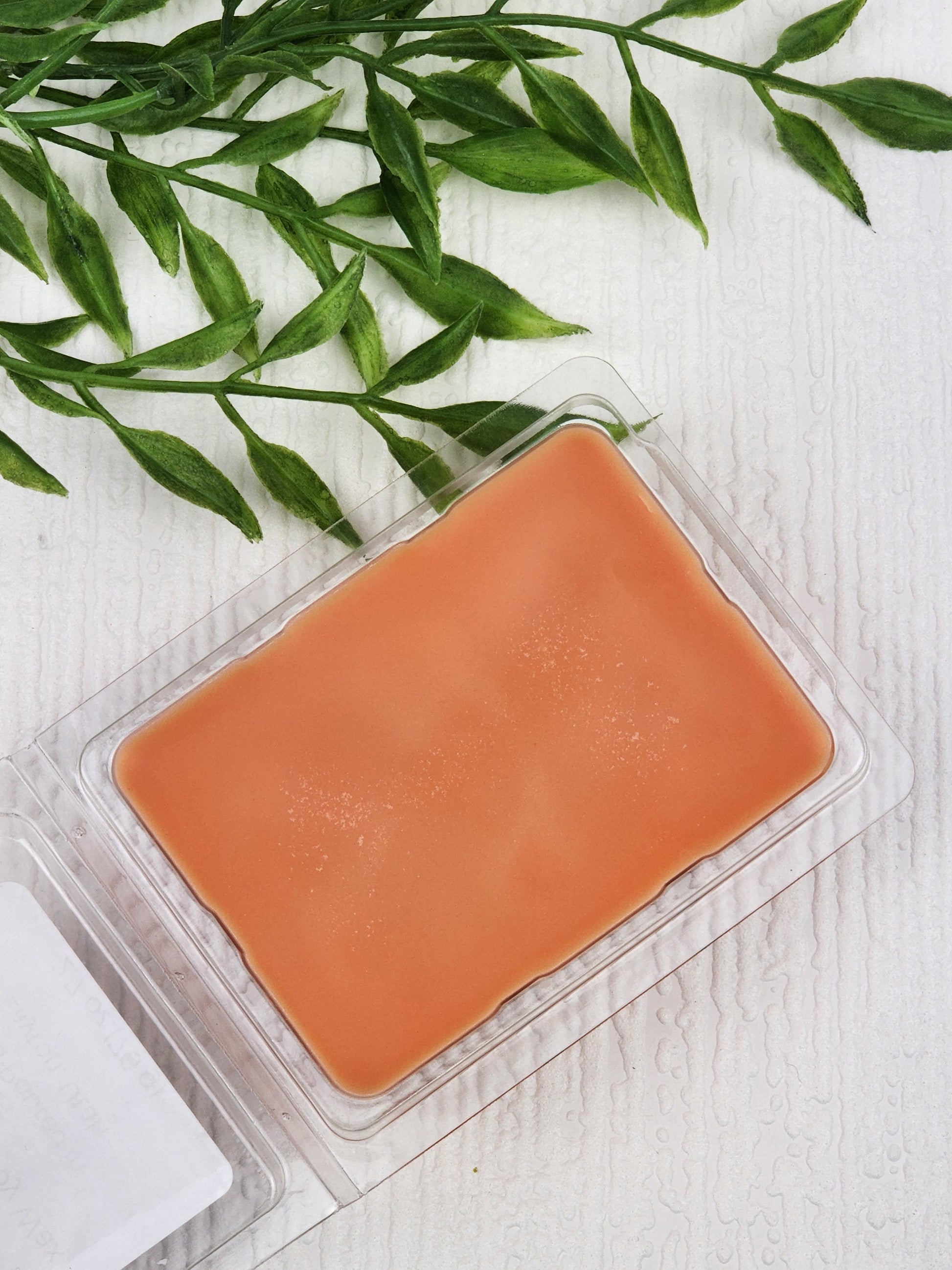 Tonka & Oud - Wax Melt by Pnk Clover | Indulge in the Sensuous Fragrance of Tonka & Oud - Soy Wax Melt